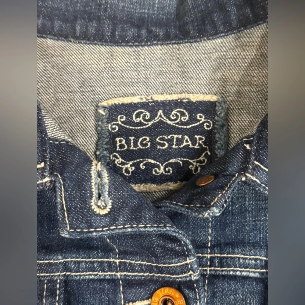 Big Star Denim Jacket Girls Size M Blue Long Sleeve Button‎ Up Distressed